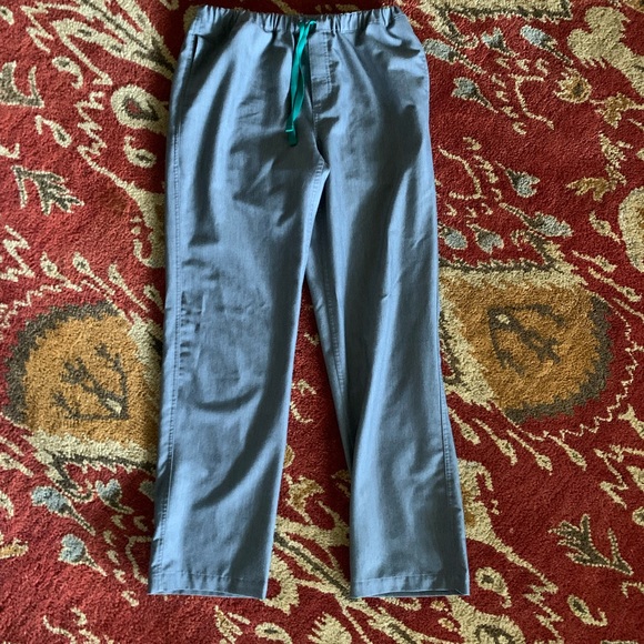 FIGS men’s (but worn by woman) straighter fit, medium top small bottum - Picture 3 of 3